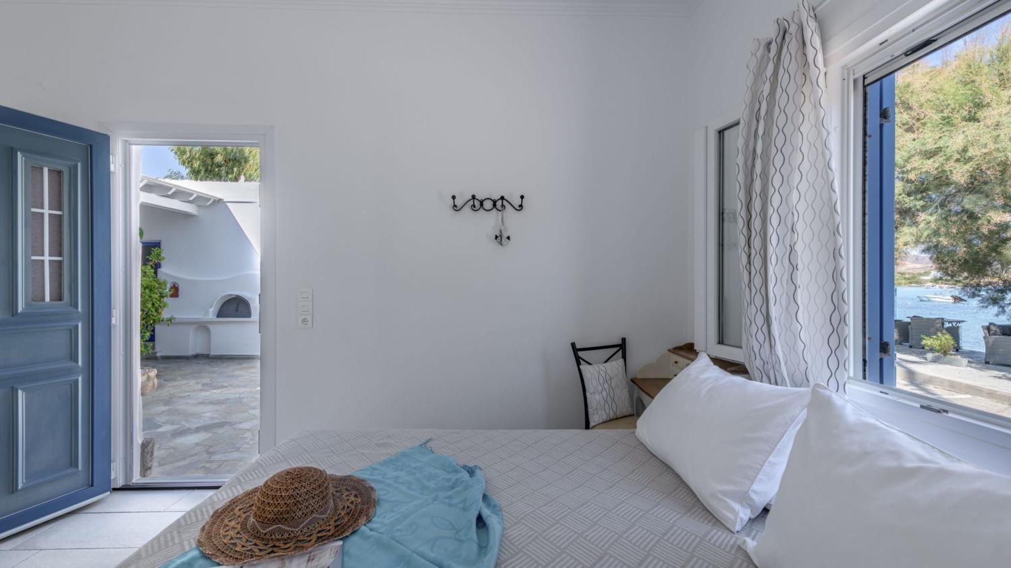 Floras Rooms Pollonia Eksteriør billede