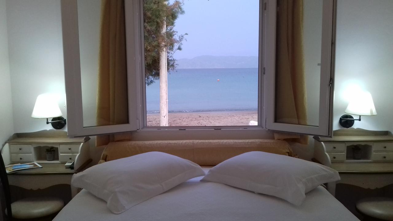 Floras Rooms Pollonia Eksteriør billede